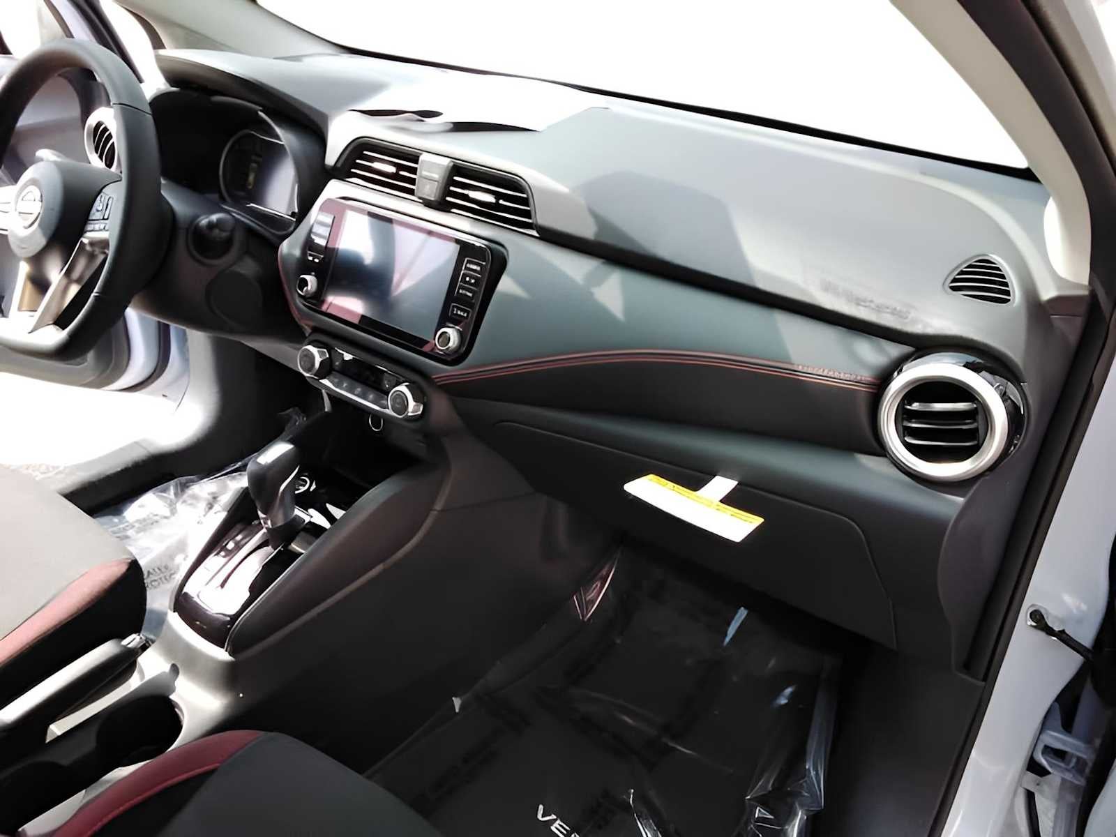 2025 Nissan Versa SR