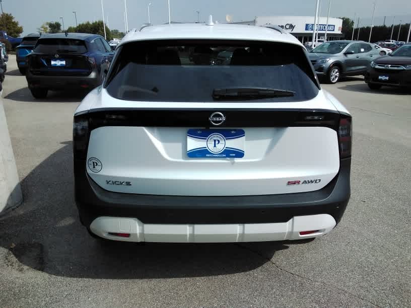 2025 Nissan Kicks SR