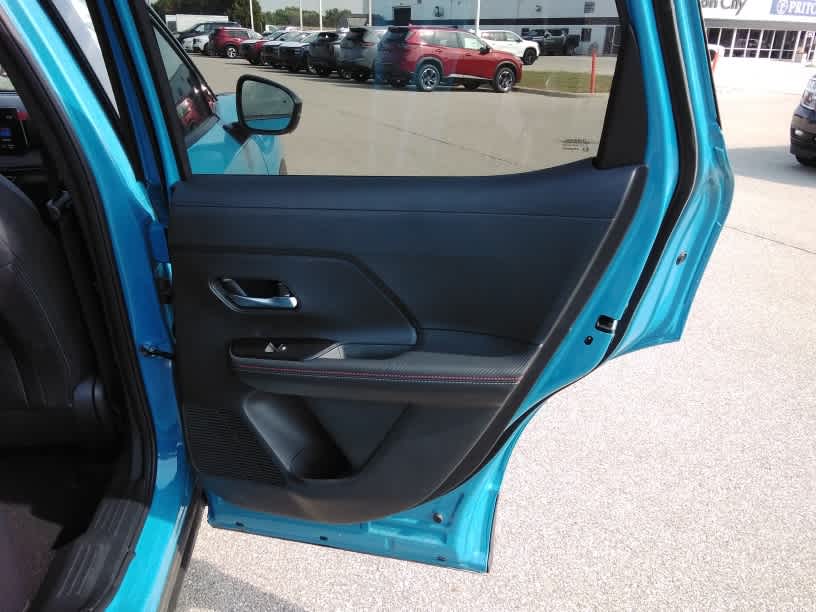 2025 Nissan Kicks SR