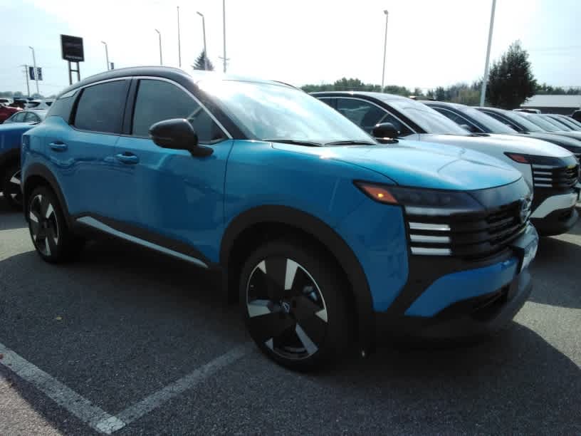 2025 Nissan Kicks SR