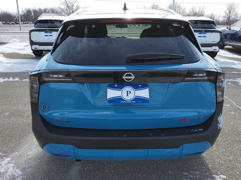 2025 Nissan Kicks SR