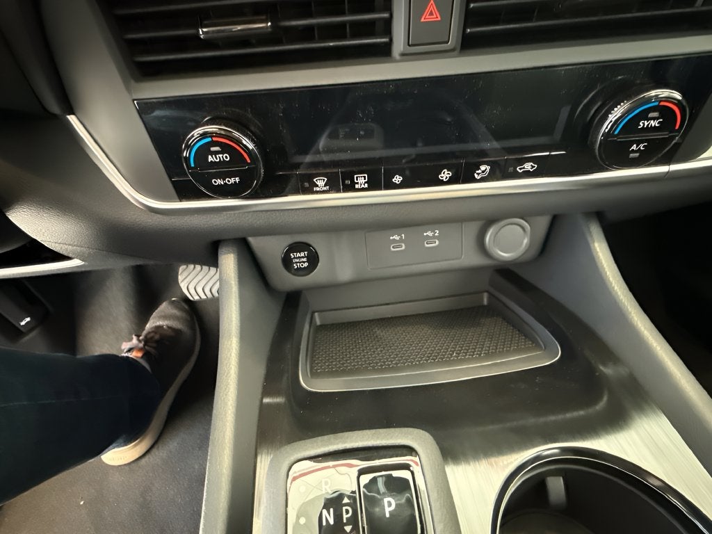 2027 Nissan Rogue SV