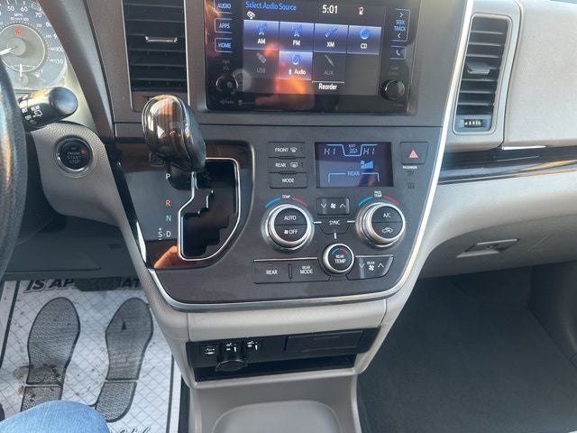 2015 Toyota Sienna XLE 7 Passenger