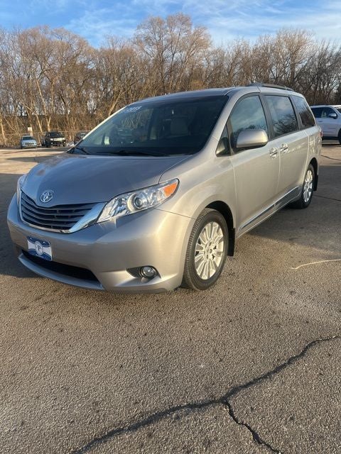 2015 Toyota Sienna XLE 7 Passenger