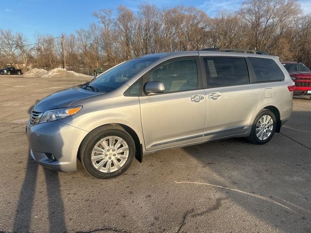 2015 Toyota Sienna XLE 7 Passenger