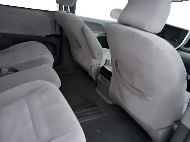 2020 Toyota Sienna LE 7 Passenger