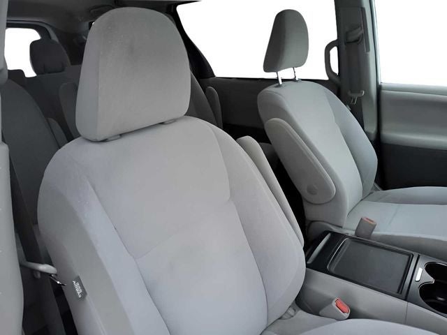 2020 Toyota Sienna LE 7 Passenger