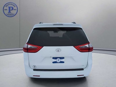2020 Toyota Sienna LE 7 Passenger