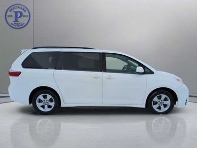 2020 Toyota Sienna LE 7 Passenger